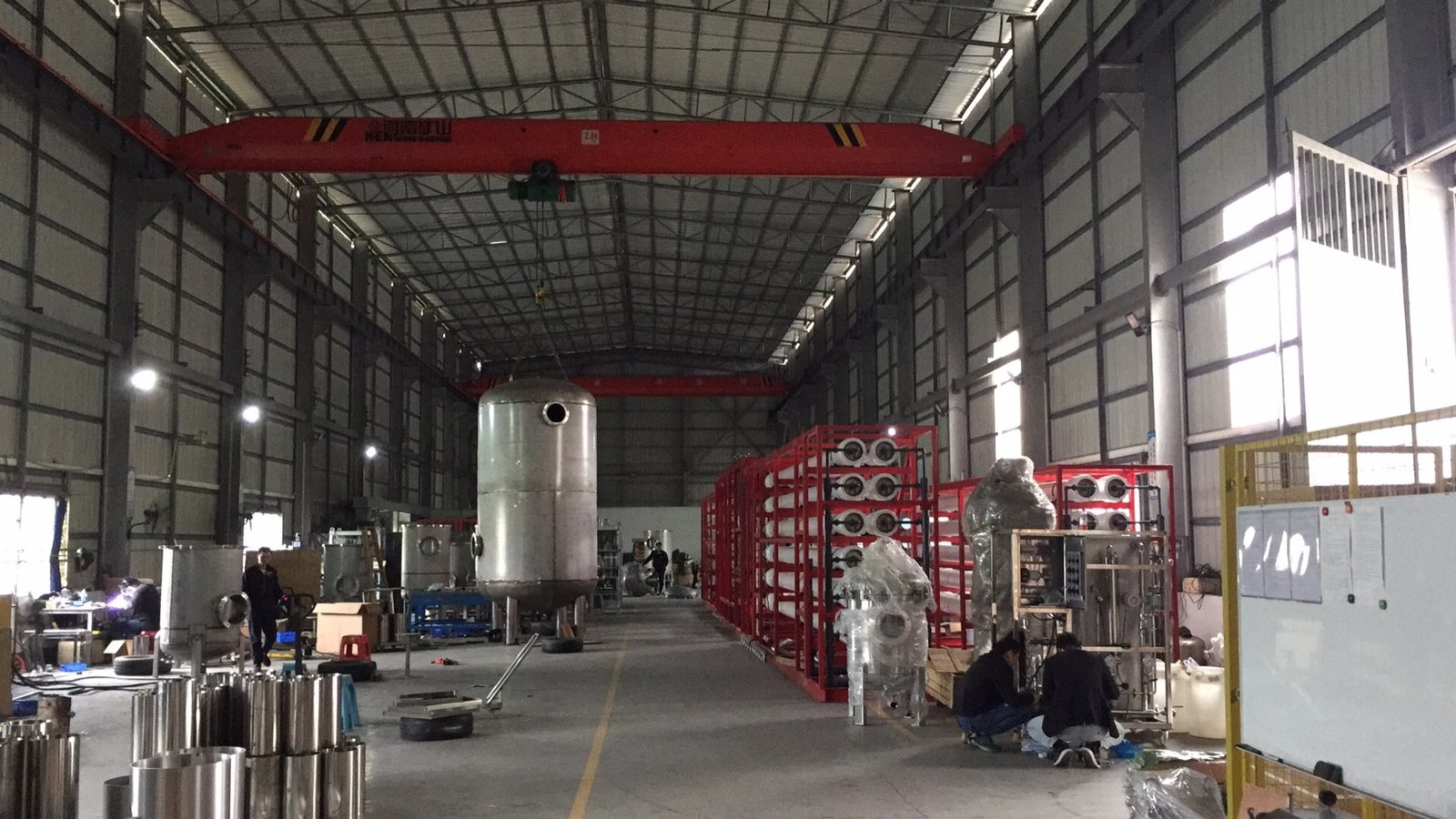 Stainless steel liquid filter housing assembly area at ASTERFIL factory